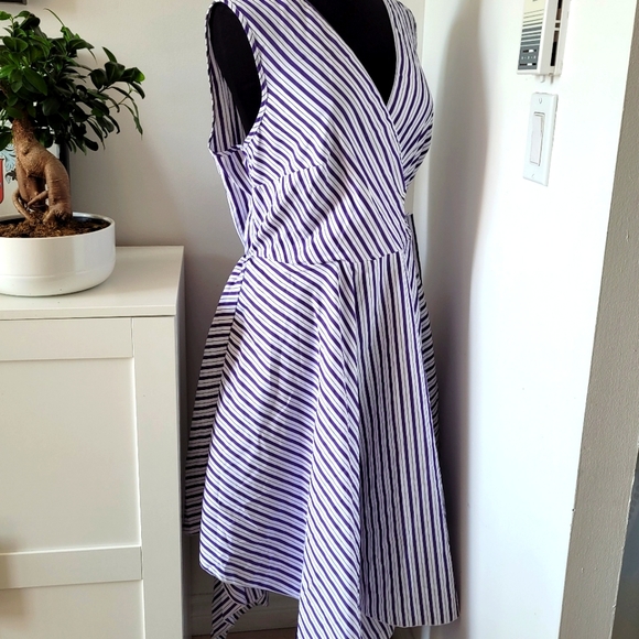 Mlle Gabrielle Size M Striped Dress White Purple Asymmetrical 💜 - Picture 4 of 10